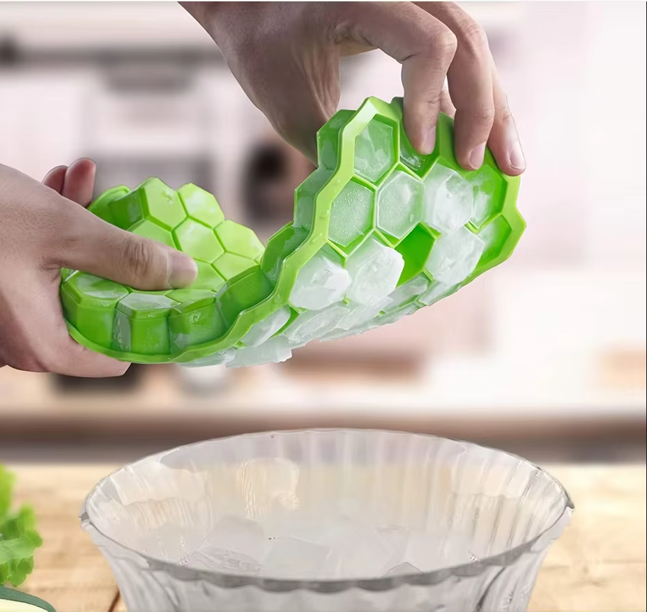 Large Capacity Silicone Ice Cube Tray with Lid – Reusable Honeycomb Ice Cube Maker